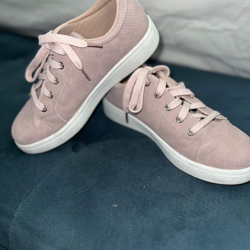 Women's Pink Casual Sneakers